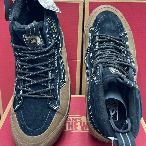 Vans Women’s Sk8-Hi Dip Mte-2
Black/Gum
VN0009QKB9M
Boots Cold Weather Sneakers - Picture 13 of 16